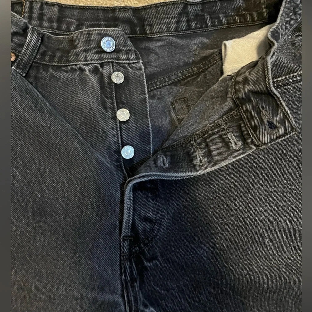 Levi’s 501 Vintage Original Fit Button Fly Jeans in Black Stonewash size 38/32